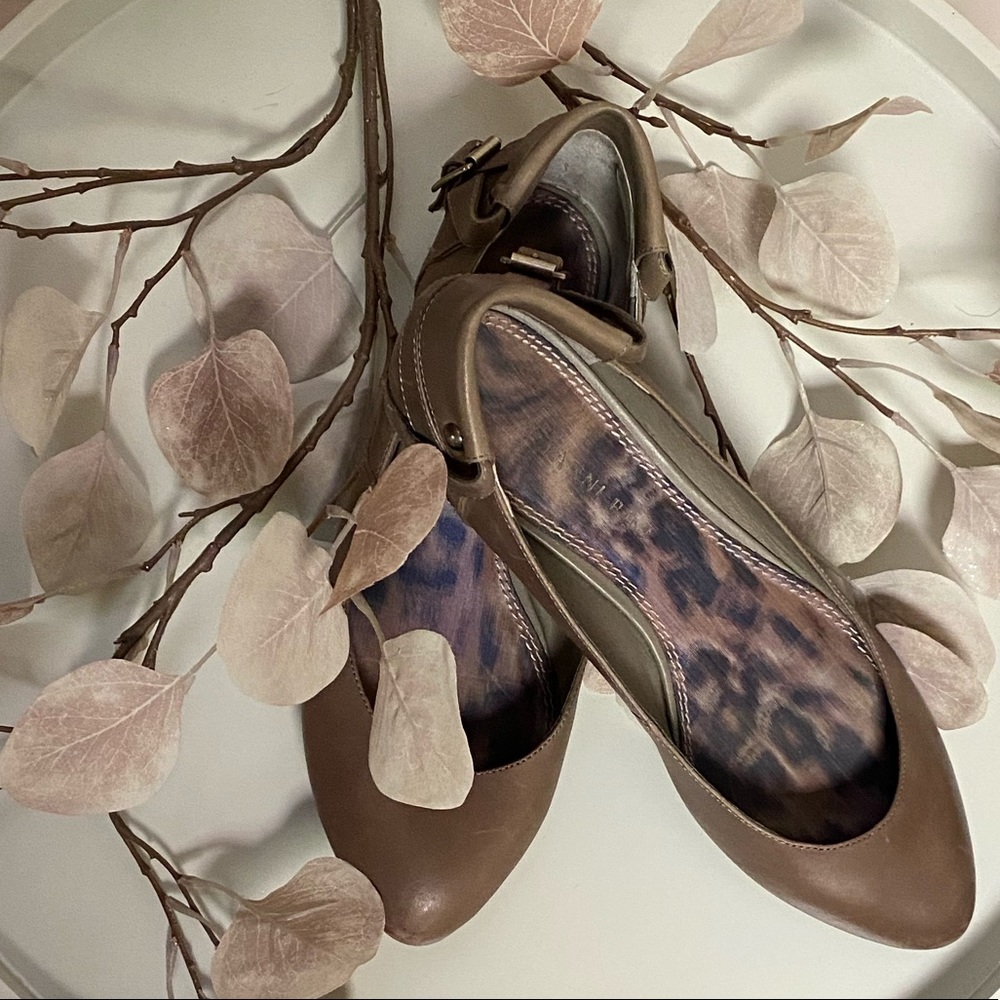 Gianni Bini Taupe Pointed Flats
